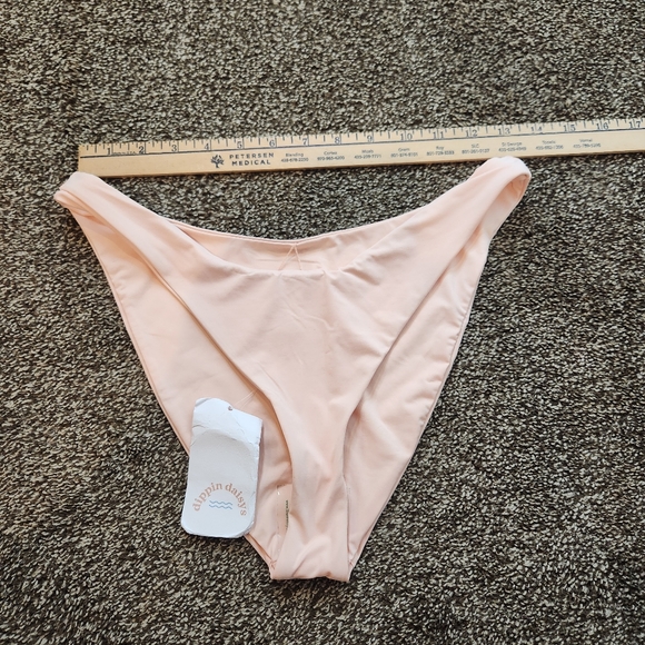 NWT Dippin’ Daisy’s Taylor Bottom Size Medium - Picture 6 of 7